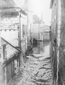 Serious Paris floods. The flooding of Paris has begun. The Seine has passed the danger mark