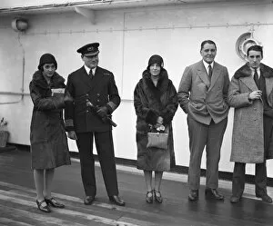 Society Collection: Passengers aboard the SS Avila at Tilbury. Left to right, Lady Pamela Smith, Captain Moulton