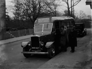 Public Transport Prints: Passengers getting on to a London Transport diesel bus, Longfield. 1935