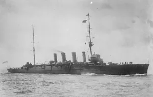 1910s Prints: The passing of a famous ship. HMS Southampton