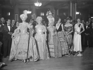 Peeping through the ages at modes of hairdressing. The history of hairdressing