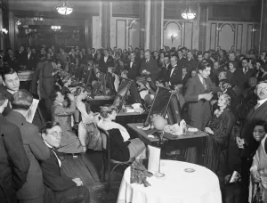 Peeping through the ages at modes of hairdressing. The history of hairdressing
