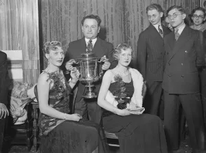 Peeping through the ages at modes of hairdressing. The history of hairdressing