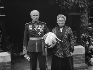 Medals Prints: Photograph of the senior Victoria Cross holder to dine with the Prince of Wales