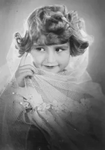 Movie Prints: Pipi Gym, Five year old film star who keeps her invalid parents and aged grandmother