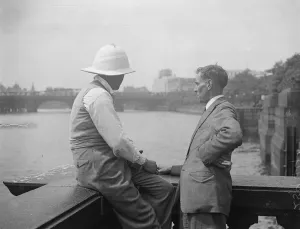 Framed Print : Pith Helmets on the embankment. A visitor to London was seen wearing a pith helmet Framed Print : Pith Helmets on the embankment. A visitor to London was seen wearing a pith helmet