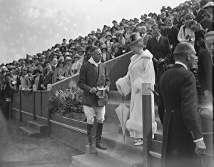Spectators Collection: Polo at The Hurlingham Club, London - The Queen Queen presents the cup to Lord