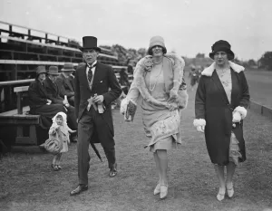 Polo at Hurlingham - El Gordo versus Hurricanes. Hon Lady Chichester ( centre )