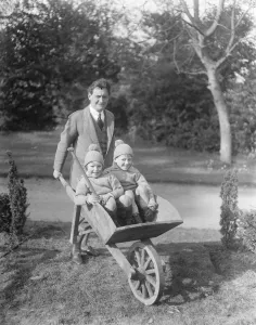 Popular Actorss Farm Mr Henry Ainley devotes his spare time on his farm at Chart Lodge