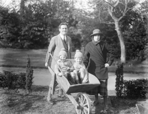 Popular Actorss Farm Mr Henry Ainley devotes his spare time on his farm at Chart Lodge