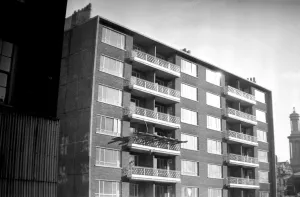 Post war development : New pre - fabricated council flats at Cromer Street, St Pancras