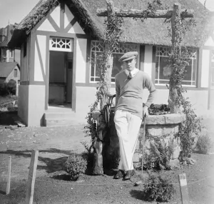 Pourville sur Mer attracts social stars. Mr Tom Wabater, the famous cartoonist