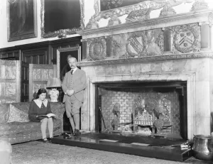 Prints of Premiers meet at Chequers Mr Ramsay MacDonalds first visit Mr MacDonlad with his youngest daughter at Chequers 2 February 1924 1920s Prints: Premiers meet at Chequers Mr Ramsay MacDonalds first visit Mr MacDonlad with
