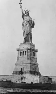 Landmark Prints: The Prime Ministers ( Mr Ramsay MacDonald ) arrival at New York. The Prime