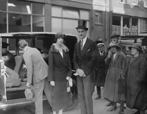 Prince Obolensky weds Miss Alice Astor Prince Obolensky and Miss Alice Astor daughter