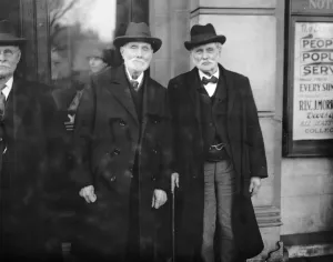 Prints of Prince of Wales at Brighton. Brightons famous twins, Mathew and Mark Gunn, 94 years old, with whom HRH chatted. 23 March 1927 1920s Prints: Prince of Wales at Brighton. Brightons famous twins, Mathew and Mark Gunn