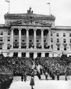 Irish Prints: The Prince of Wales inaugurates a worthy home for the parliament of Northern Ireland : The Prince