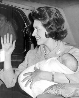 Waving Collection: Princess Margaret goes home with her baby David Albert Charles ( Viscount Linley