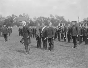 Parade Prints: Princess Mary at the Gordon Bois home. General Sir G W A Higginson ( in civilian