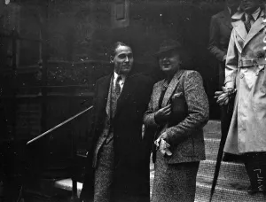 Framed Print : Princess renounces Royal privileges to marry salesman at Londons Register Office
