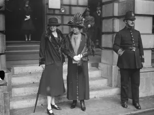 Fashion Style Prints: Private view day at the Royal Academy. Mrs Baldwin and Lady Stanhope. 30 April 1926