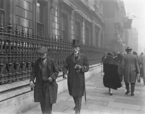 Railings Prints: Private view day at the Royal Academy. Marquess of Huntley. 2 May 1924
