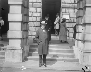 Steps Prints: Private view day at the Royal Academy. Lord Cave. 28 April 1922