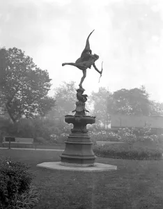 Qeros Statue in Embankment Gardens, London. 1 October 1926