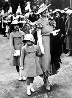 Images Dated 19th April 2002: The Queen (as Duchess of York) and her two daughters at the Elphinstone wedding 1936