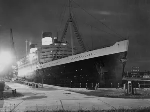 Cranes Prints: The Queen Elizabeth in dry dock. After hold-up at 12 hours due to unfavourable weather