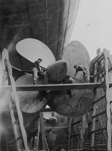The Queen Elizabeth in dry dock. After hold-up at 12 hours due to unfavourable weather