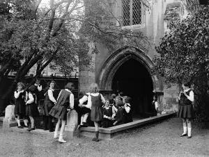 Playing Prints: Where Queen Elizabeth I lived and danced galliards with her courtiers. The Old