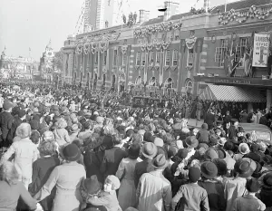Vauxhall And Lambeth Prints: Queen Mary received an enthusiastic welcome when she visited Brixton to open the new £90