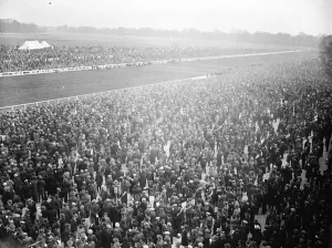 Horseracing Prints: Racing at Kempton Park. Watching the race for the Queens prize. 18 April 1927