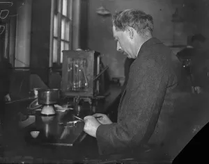 Radium treatment at the Radium Institute, Riding House Street, Portland Place, London
