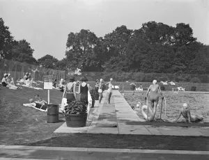 Ranelagh farm polo club. The new bathing pool 27 July 1933