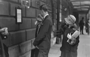 Reading notice posted outside the Mansion House, announcing the birth of a second