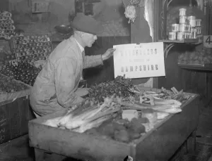 Reassuring his customers. Typhoid scare in south London