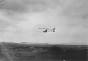 Remarkable Motorless Aviation Meeting Allens machine in flight 12 August 1922