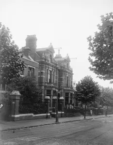Remarkable scenes at Harlesden. Bolsheviks take possession of local labour exchange 15