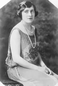 Pearls Prints: The reported Mountbatten jewel robbery. Jewellery belonging to Mrs Js Cosden