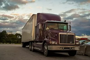 Lorry Collection: Resting at dusk on a Hy401 service station sw of Toronto was this International Eagle