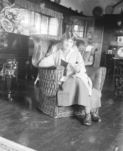 Return of Lily Elsie at her bungalow in Skegness