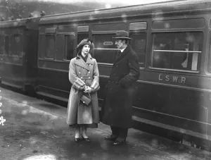 The Reverend Vale Owen leaves Waterloo Station for America. 13 January 1923