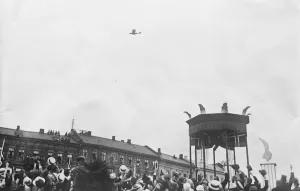 Roald Amundsens arrival in Oslo Roald Amundsen and his five companions flying