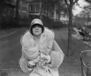 Rosa Donselle, American prima donna in the Embankment Gardens. 13 May 1929