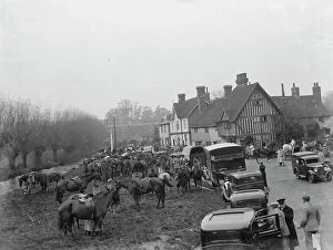 Horse Collection: Royal Artillery Draghunt at Eynsford. 1936