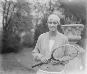 Royal Botanic societys tennis tournament Mrs Hs Utz, the Australian player
