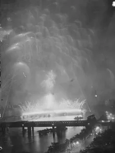 The Royal family with thousands of their people, came to the Thames tonight, victory