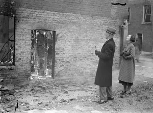 Royal houses burned down in Willesden in the presence of Mayor and Fire Brigade
